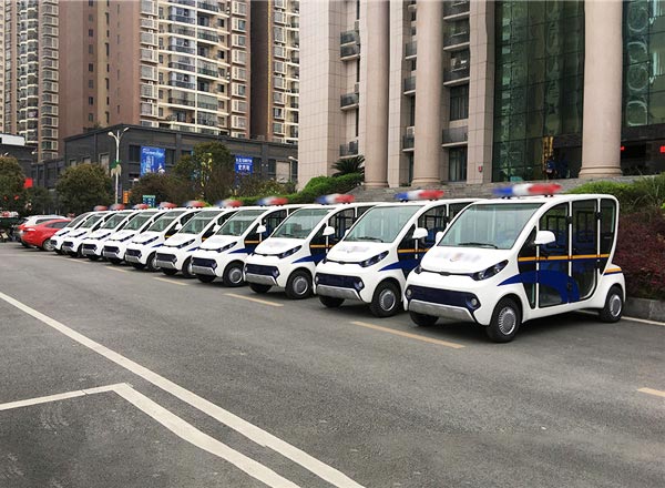 重慶南岸區人民政府交車現場.jpg